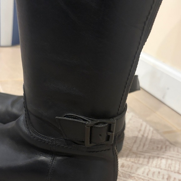 GUCCI Black Knee-High Leather Riding Boots - Picture 6 of 14